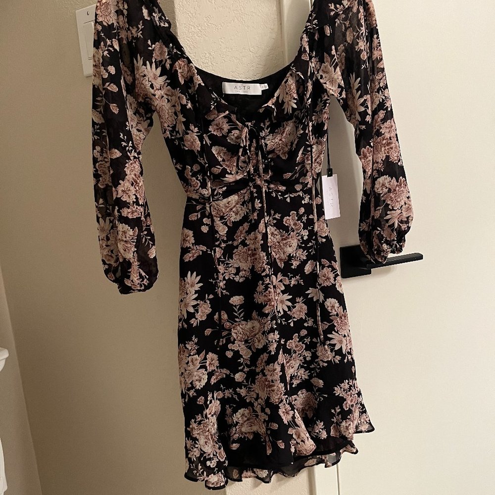 ASTR The Label Anastasia Cold Shoulder Floral Dress in Black Dusty Rose